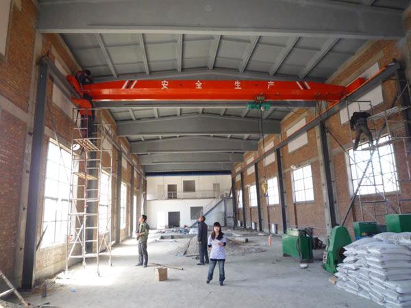 LH型電動葫蘆橋式起重機(jī)